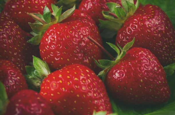白底抠图草莓