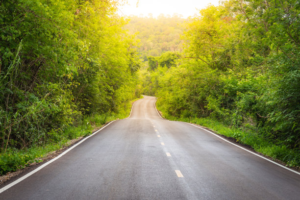 夏日公路蓝天白云乡间小道