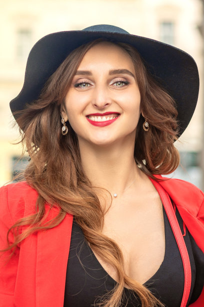 红衣图案优雅美人