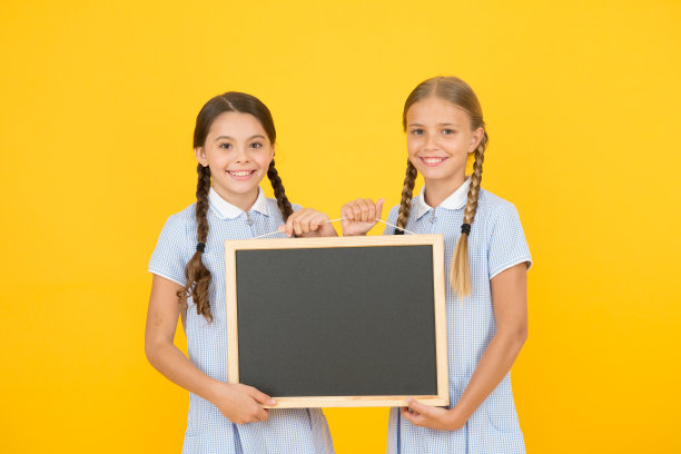 女学生写书法