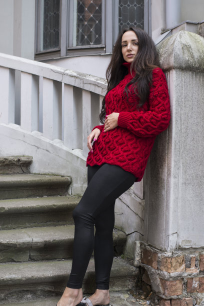 红衣图案优雅美人