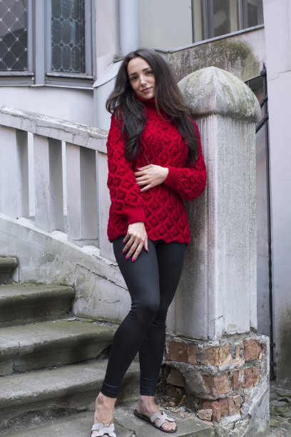 红衣图案优雅美人