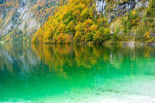 德国翡翠色的国王湖