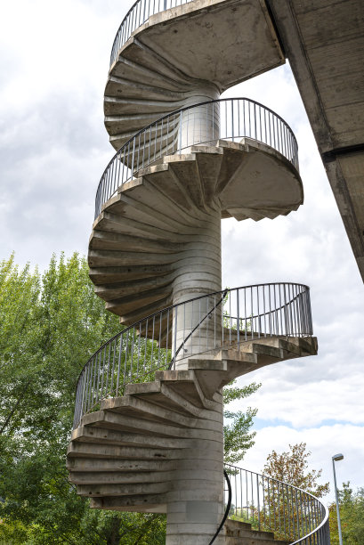 水泥螺旋楼梯
