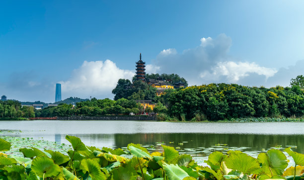 镇江地产背景