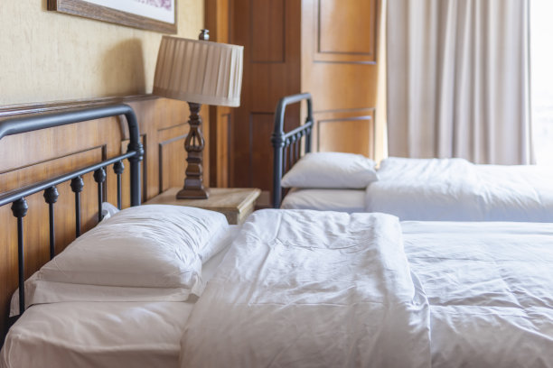 简约现代风格温馨卧室