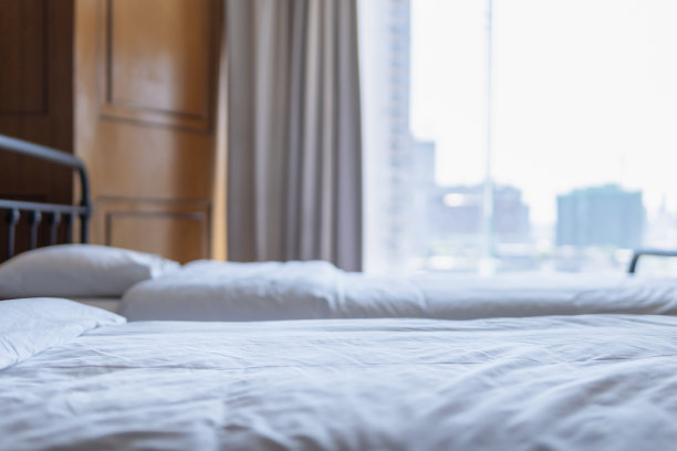 简约现代风格温馨卧室