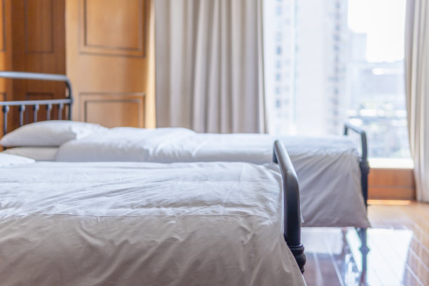 简约现代风格温馨卧室