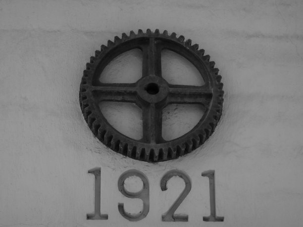 1921