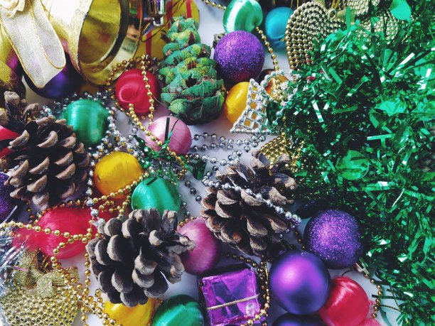 复古装饰品,红色和金色颜色