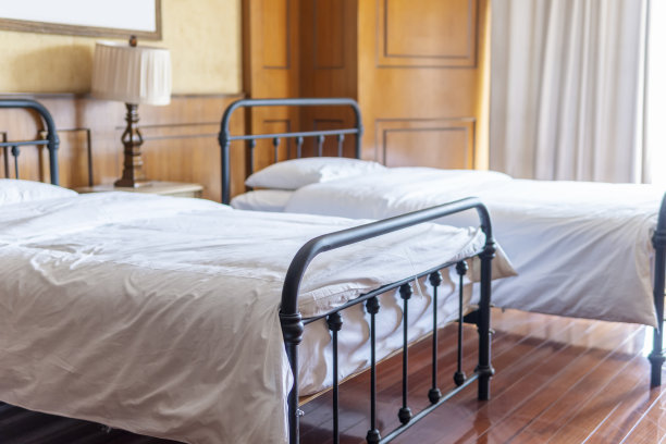 简约现代风格温馨卧室