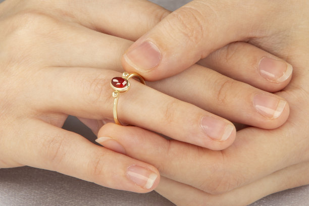 璀璨闪耀钻石订婚戒指