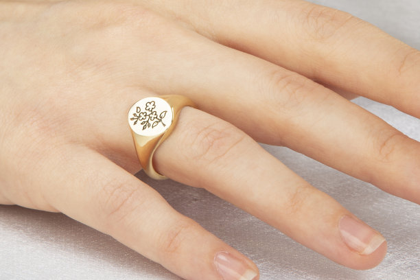 璀璨闪耀钻石订婚戒指