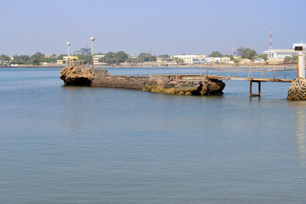 亚丁湾