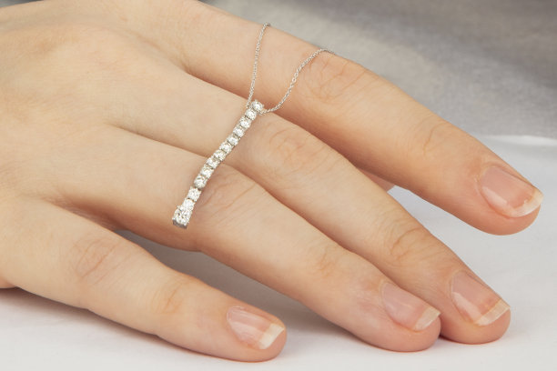 璀璨闪耀钻石订婚戒指