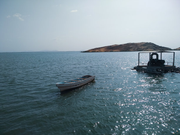 亚丁湾