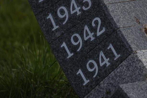 1942