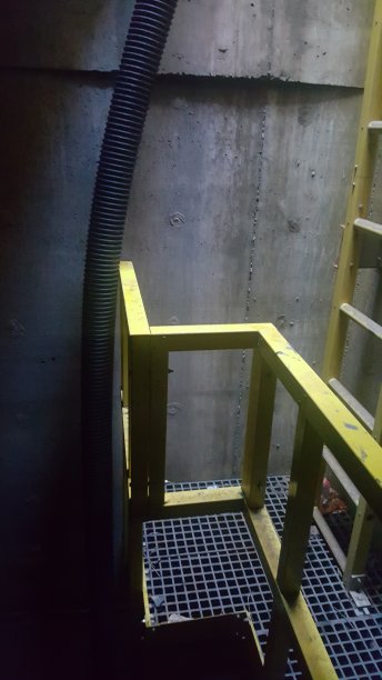 狭窄空间楼梯