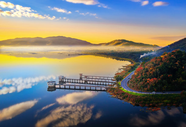 科技田园码头壁纸