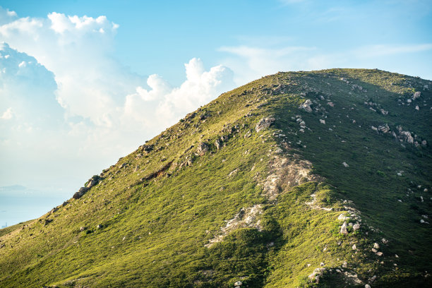 峡谷风光峭壁绿植蓝天
