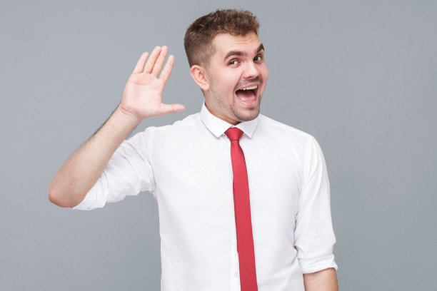 友善姿态张开双手微笑迎接你