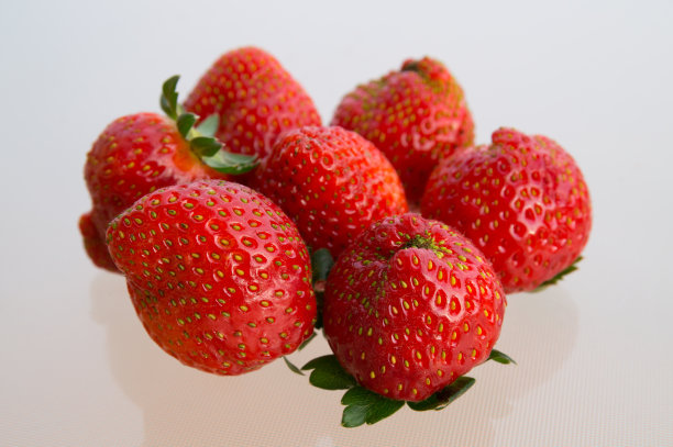 美味诱人白草莓