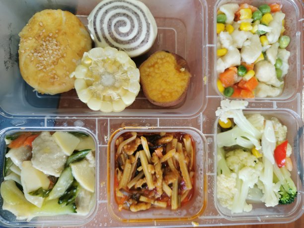 荤素搭配的美味盒饭