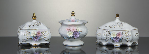 花卉图案精美陶瓷餐盘