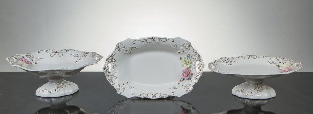 花卉图案精美陶瓷餐盘