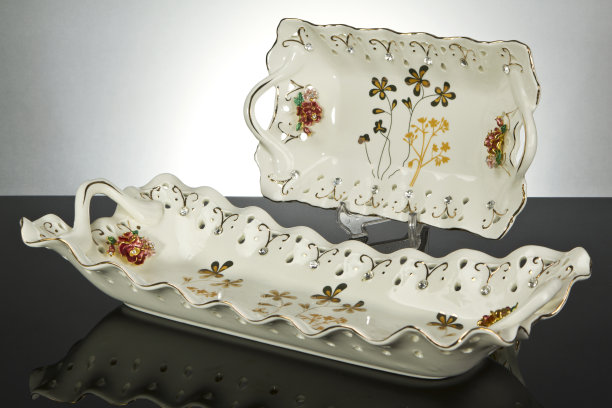 花卉图案精美陶瓷餐盘