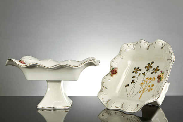 花卉图案精美陶瓷餐盘