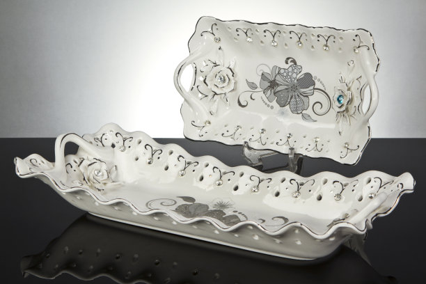 花卉图案精美陶瓷餐盘