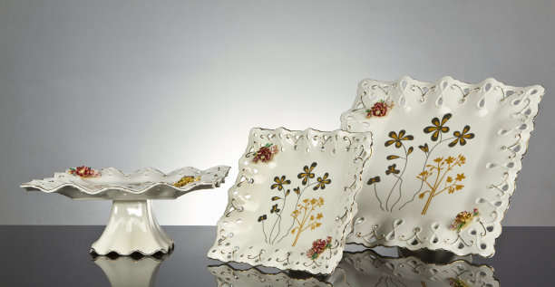 花卉图案精美陶瓷餐盘