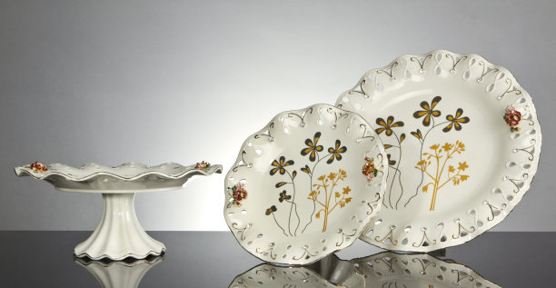 花卉图案精美陶瓷餐盘