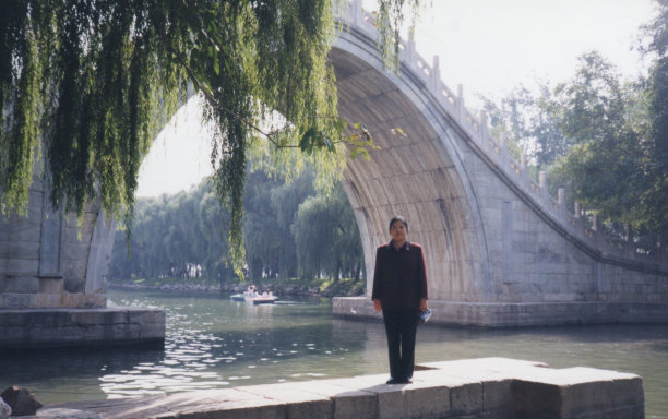 清明古风女子插画