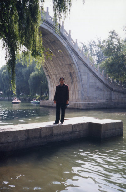 清明古风女子插画