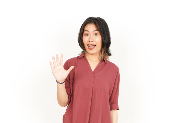 友善姿态张开双手微笑迎接你