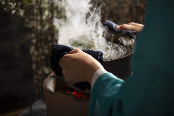 传统节日东方女性服饰