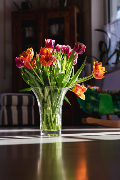 橙红色花朵条纹背景图案