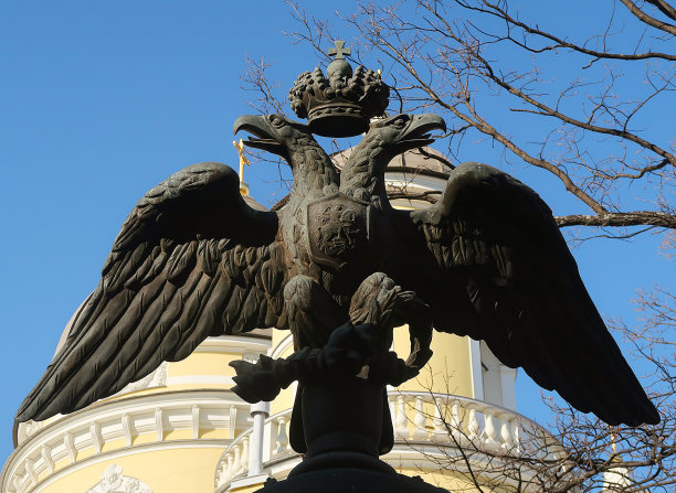 statue