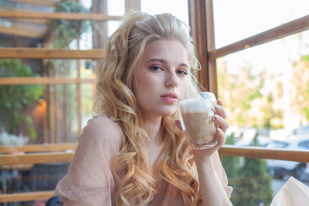 blond