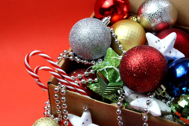 复古装饰品,红色和金色颜色