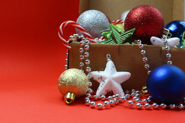 复古装饰品,红色和金色颜色