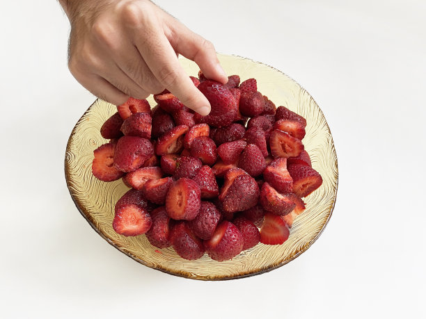 碗里的草莓