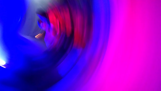 蓝色动感飘逸线条背景图