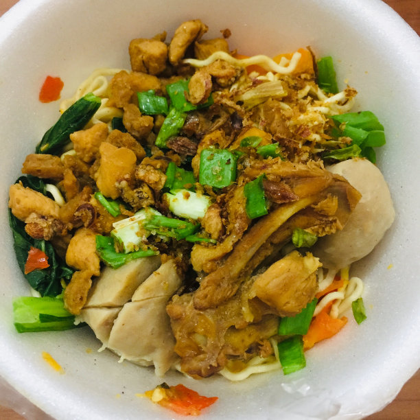 荤素搭配的美味盒饭