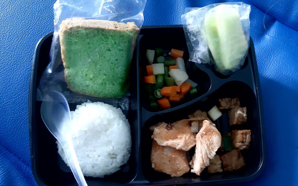 荤素搭配的美味盒饭