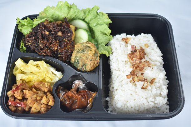 荤素搭配的美味盒饭