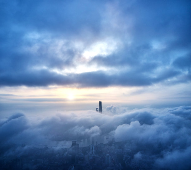 上海雾天清晨航拍风光