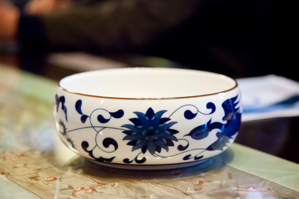 龙纹陶瓷杯